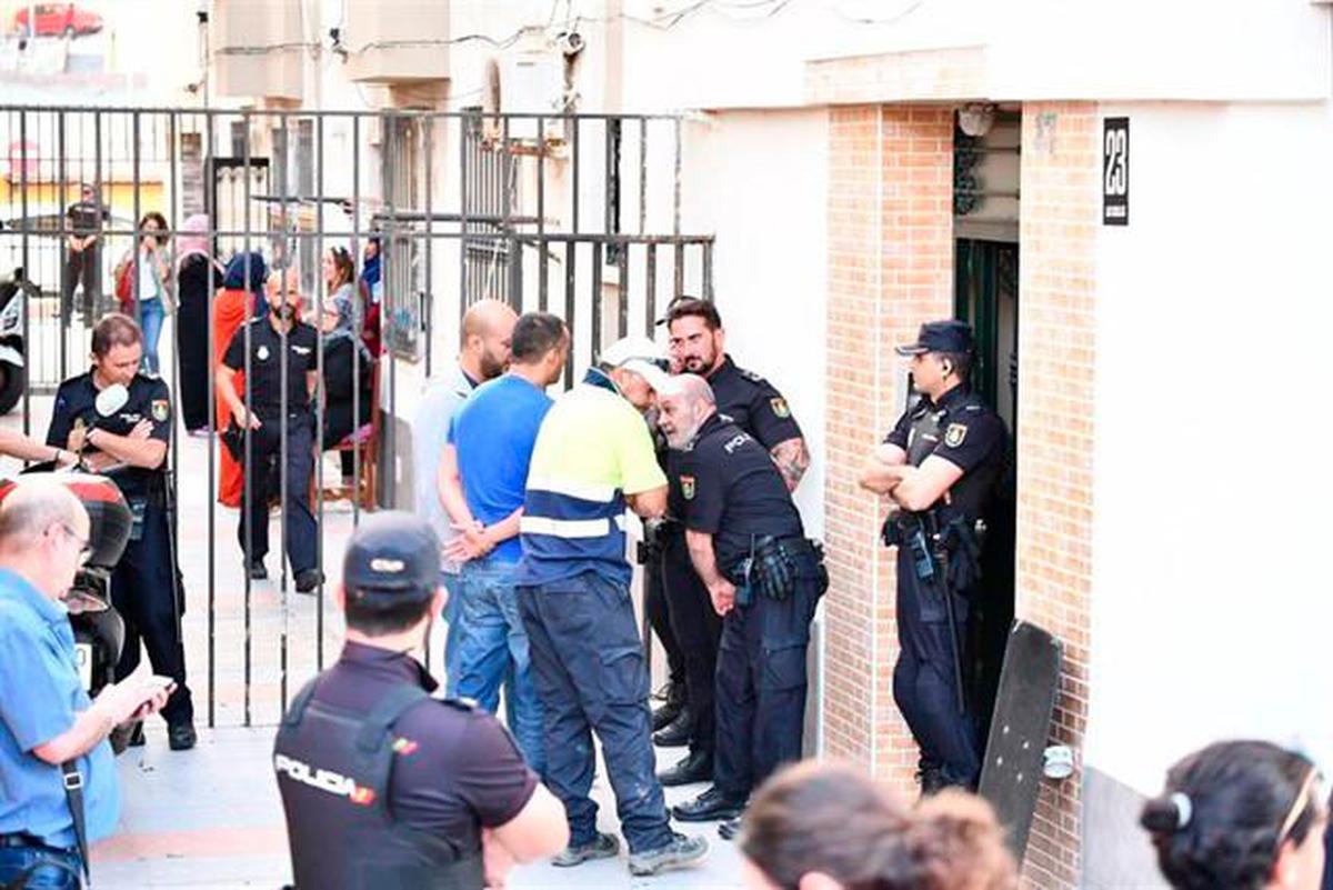 Un guardia civil dispara repetidamente en las piernas a su esposa antes de quitarse la vida en Ceuta