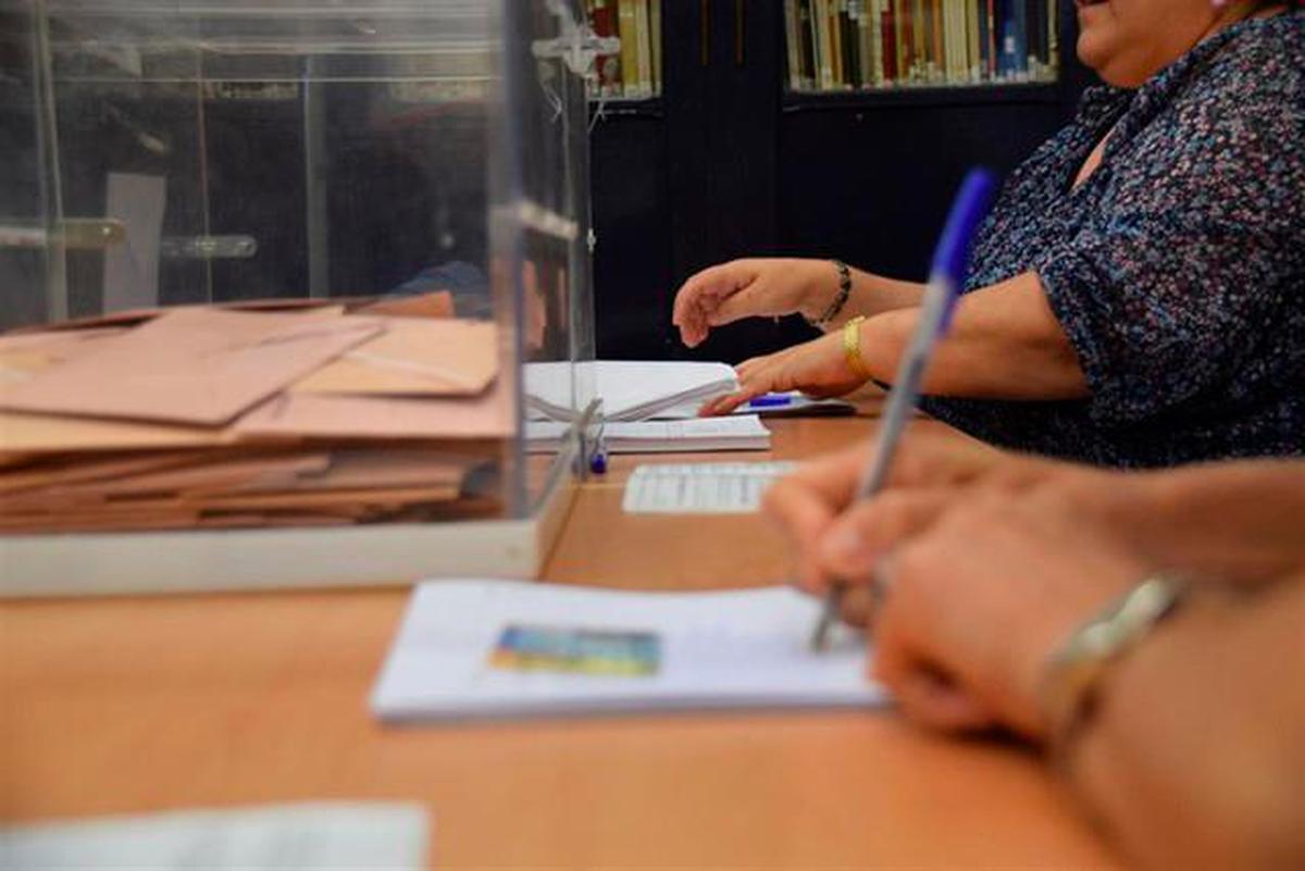 una mesa electoral durante los útimos comicios.