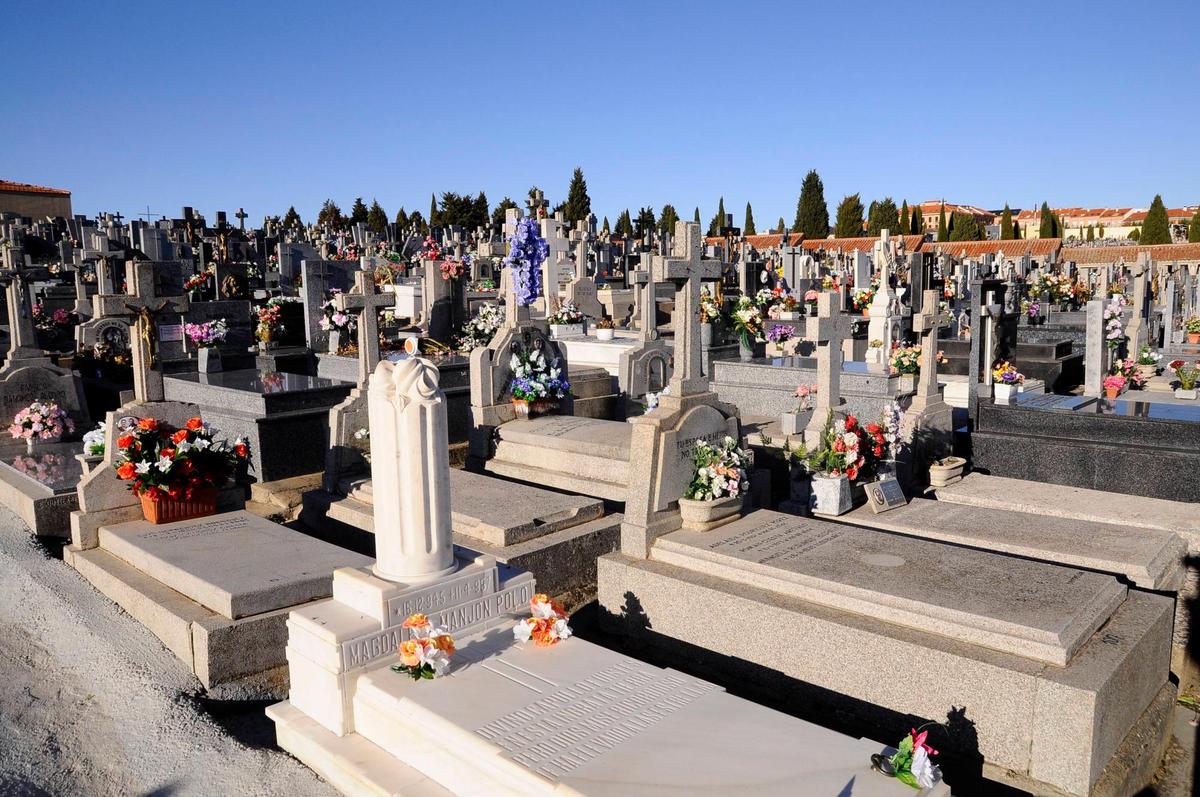 Tumbas del cementerio de Salamanca.