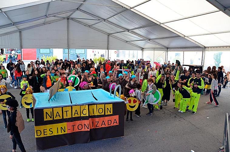 Concentración y concurso de disfraces de las peñas en las fiestas del año pasado