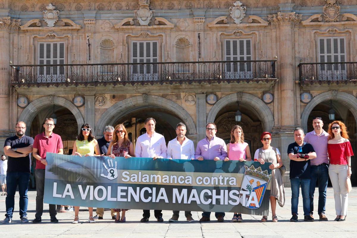 Concentración contra la violencia machista en la Plaza Mayor.