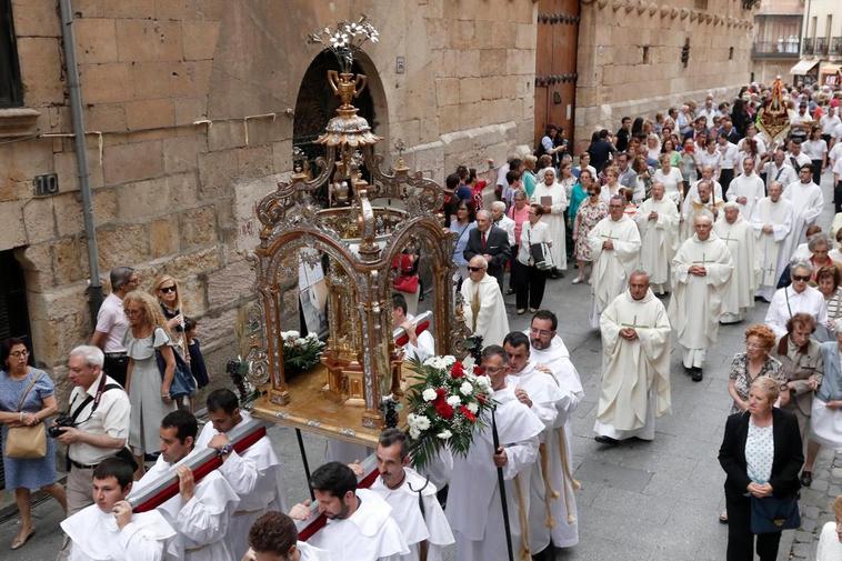 La procesión del Corpus recorre las calles de Salamanca