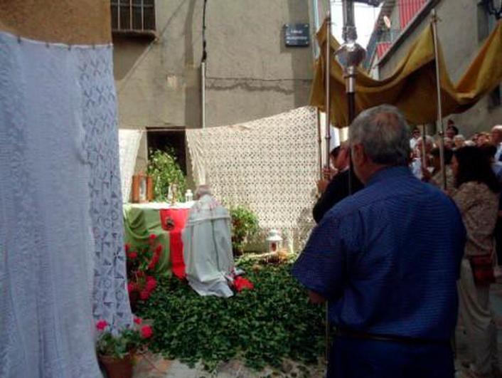 Monsagro se engalana para celebrar la fiesta de Corpus Christi