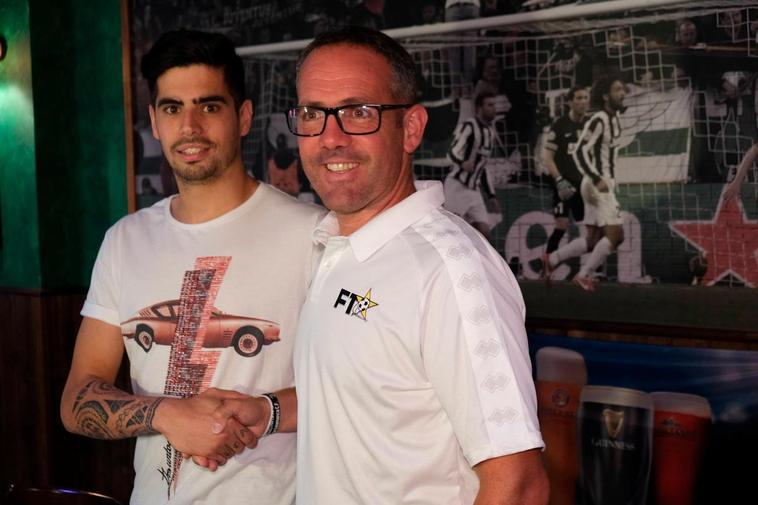 Brais Pereiro junto a Gorka Etxeberría en la presentación del guardameta.