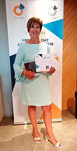 Pilar Monzálvez recibió el premio en nombre del Hospital de Salamanca.