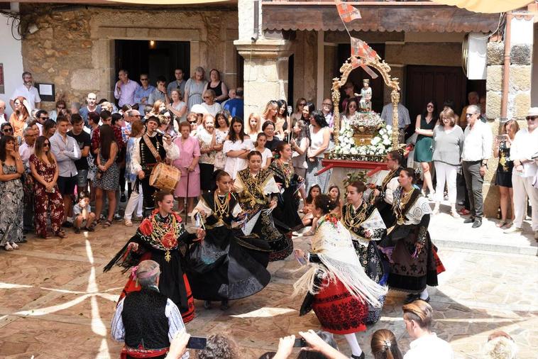 Encanto y folclore en la Virgen del Robledo en Sequeros