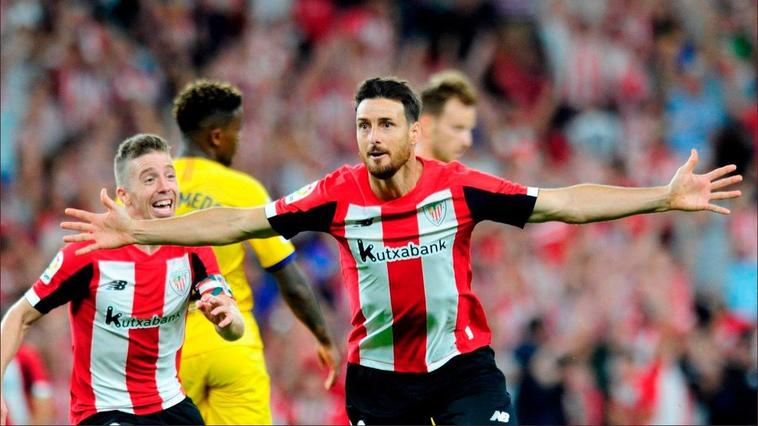 Aduriz y Muniain celebrando el gol del partido.