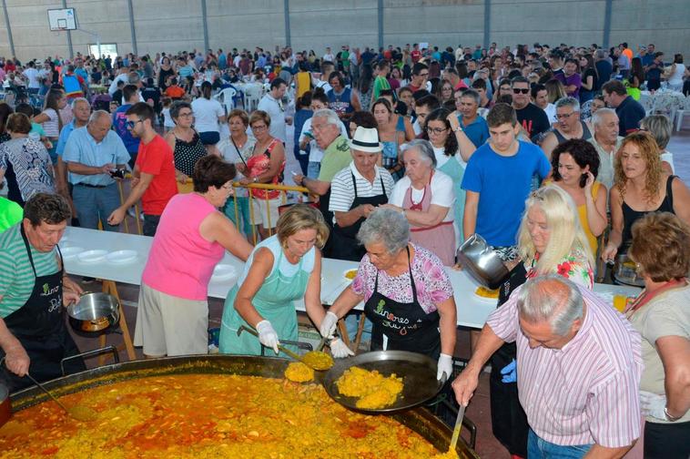 Paellada en Linares de Riofrío.