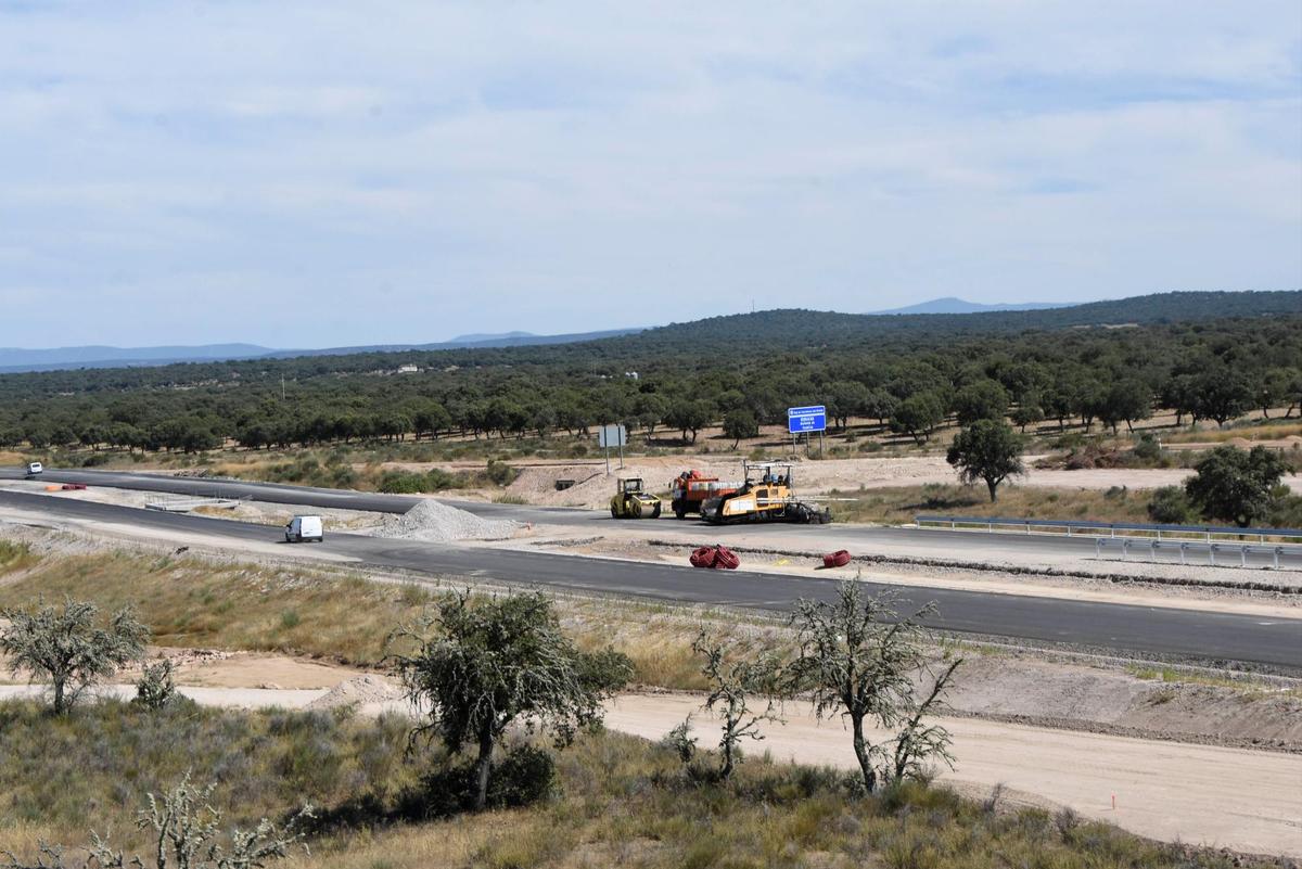 Estado actual de las obras del tramo de autovía A-62 en la frontera de Salamanca.