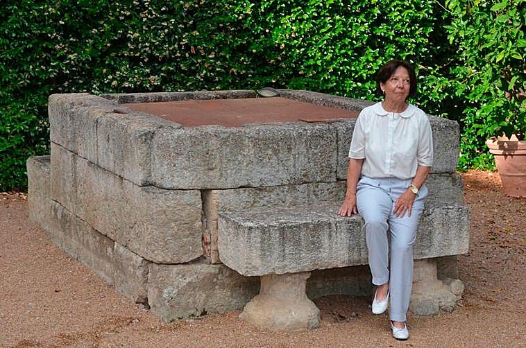 Ana de Rojas, en su expalacio de Montarco.
