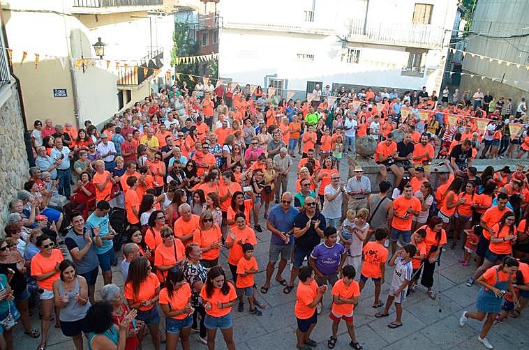 La plaza del Hospital de El Cerro se llena cada año para celebrar el pregón inaugural de las fiestas de San Ramón.