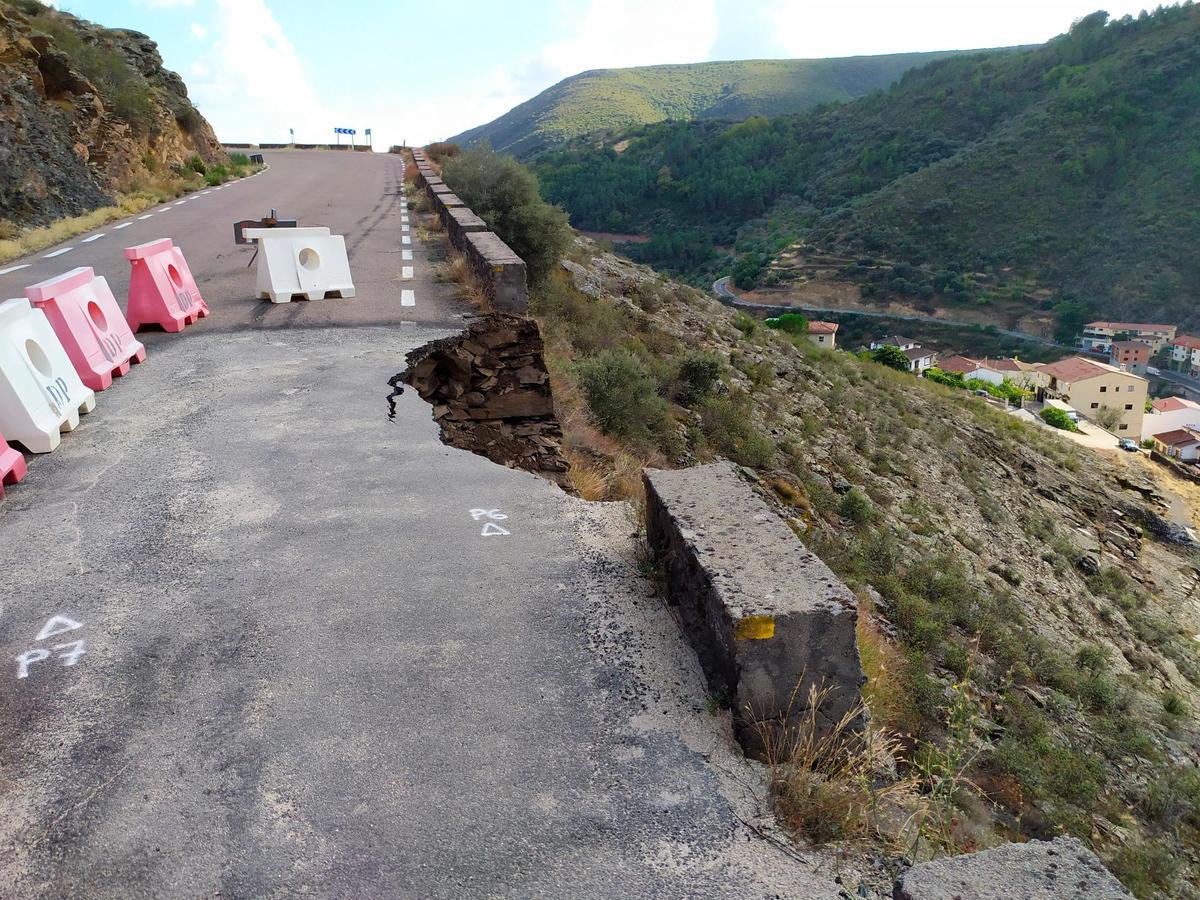 Intervención de urgencia para arreglar la carretera de Valero