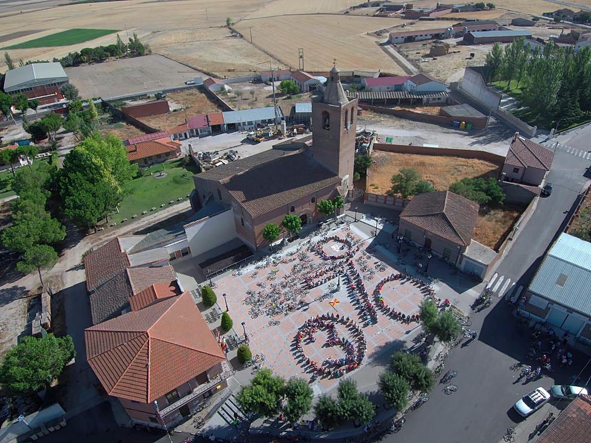 El gran ciclista que hicieron los vecinos de Paradinas de San Juan ha sido este año el merecedor del Premio del Público tras haber recibido 1.513 votos en la página web de LA GACETA.