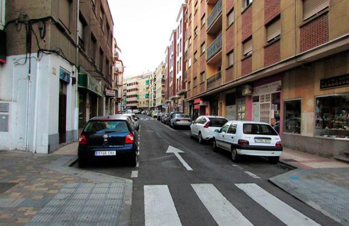 Imágenes de la calle Gran Capitán en la actualidad y tras la colocación de elementos verdes con motivo del Proyecto LIFE.