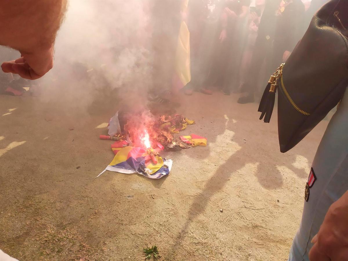 La estelada que han quemado los manifestantes.
