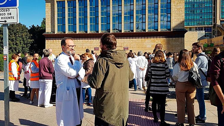 Luis Ángel González, durante el simulacro de avacuación del viernes.