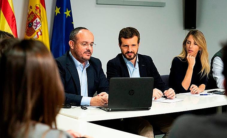 Pablo Casado, durante el recuento de la jornada electoral