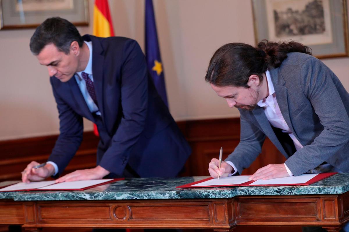 Sánchez e Iglesias, en la firma del preacuerdo.