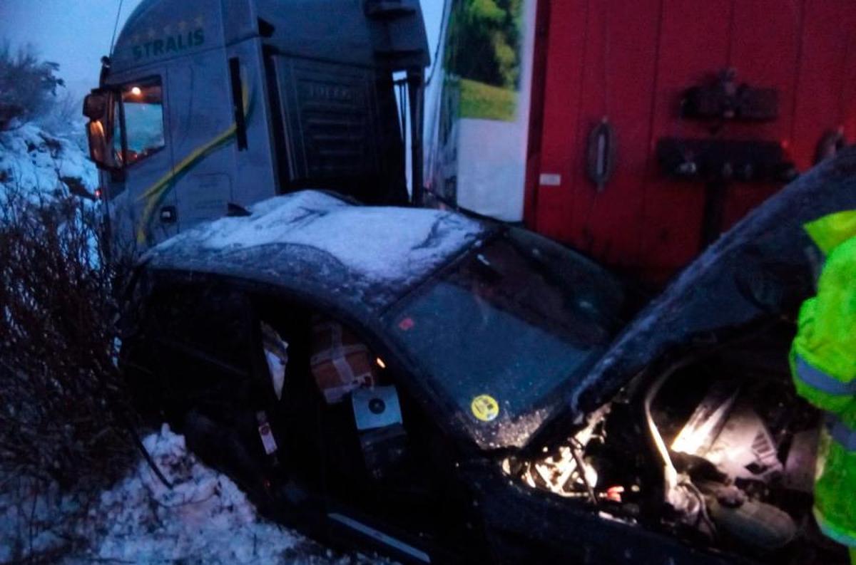 Colisión entre un vehículo y un camión en Zamora.