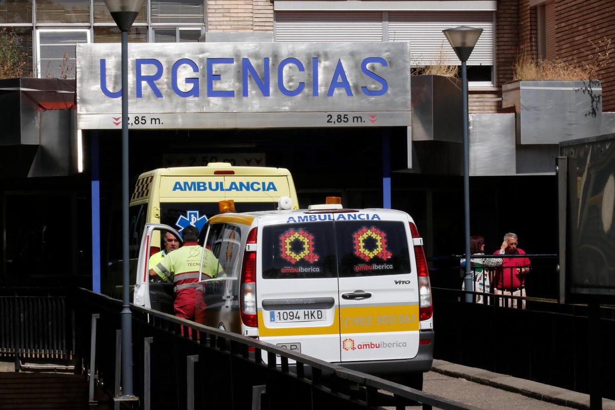 Acceso a las Urgencias del Hospital Virgen de la Vega.