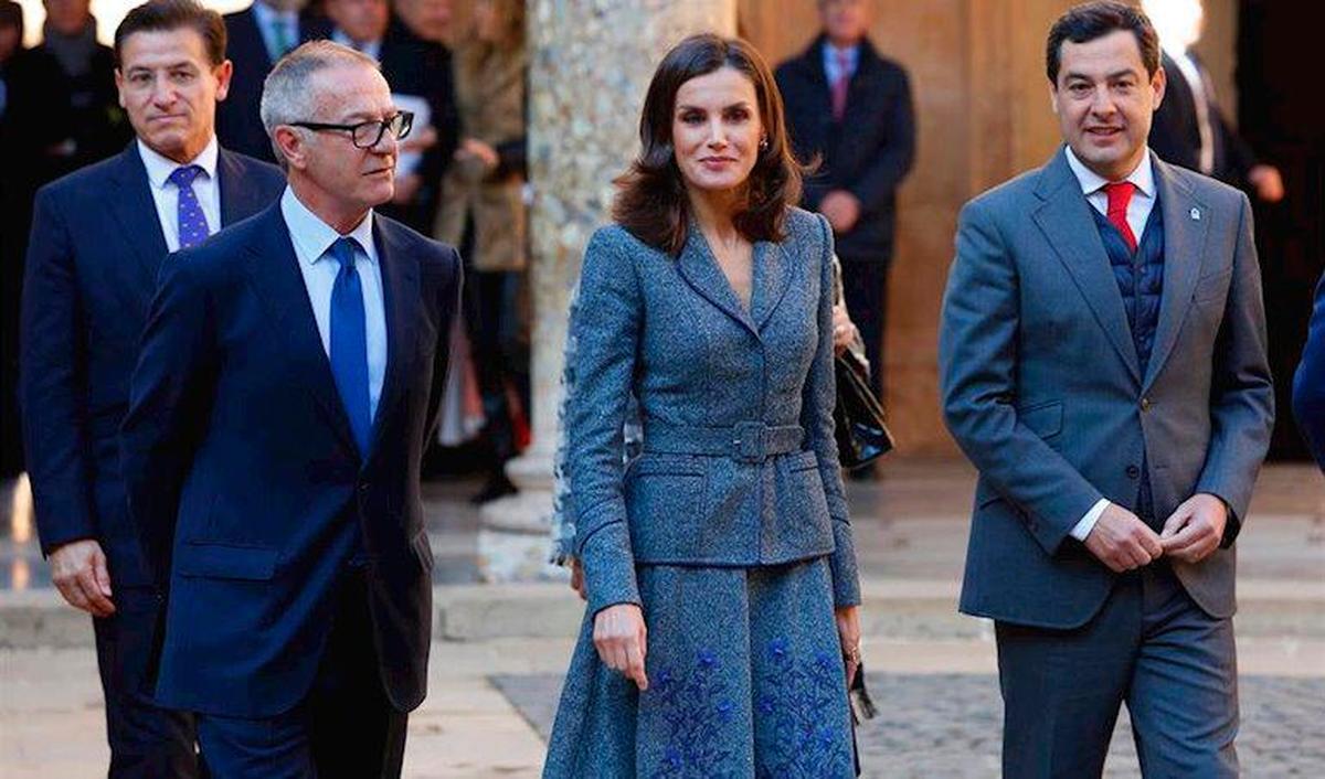 La Reina Letizia con un dos piezas de Felipe Varela.