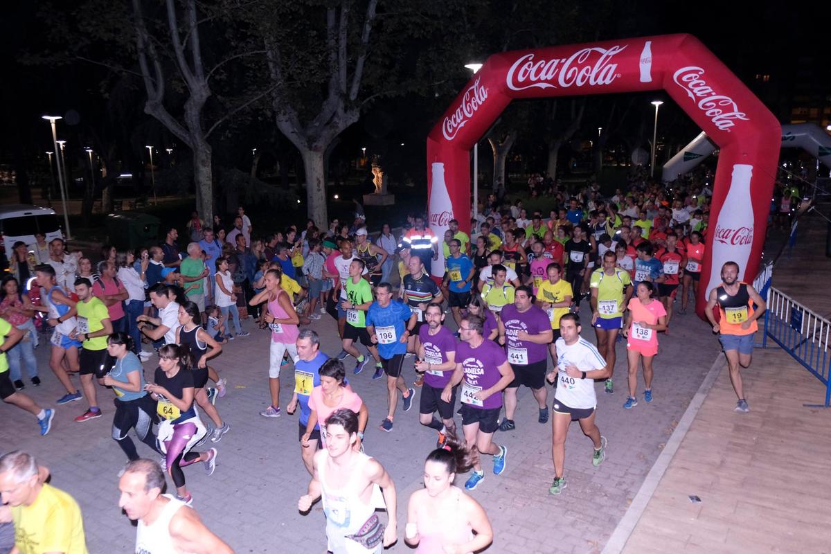 Participantes en la carrera nocturna “Salamanca a tope”.