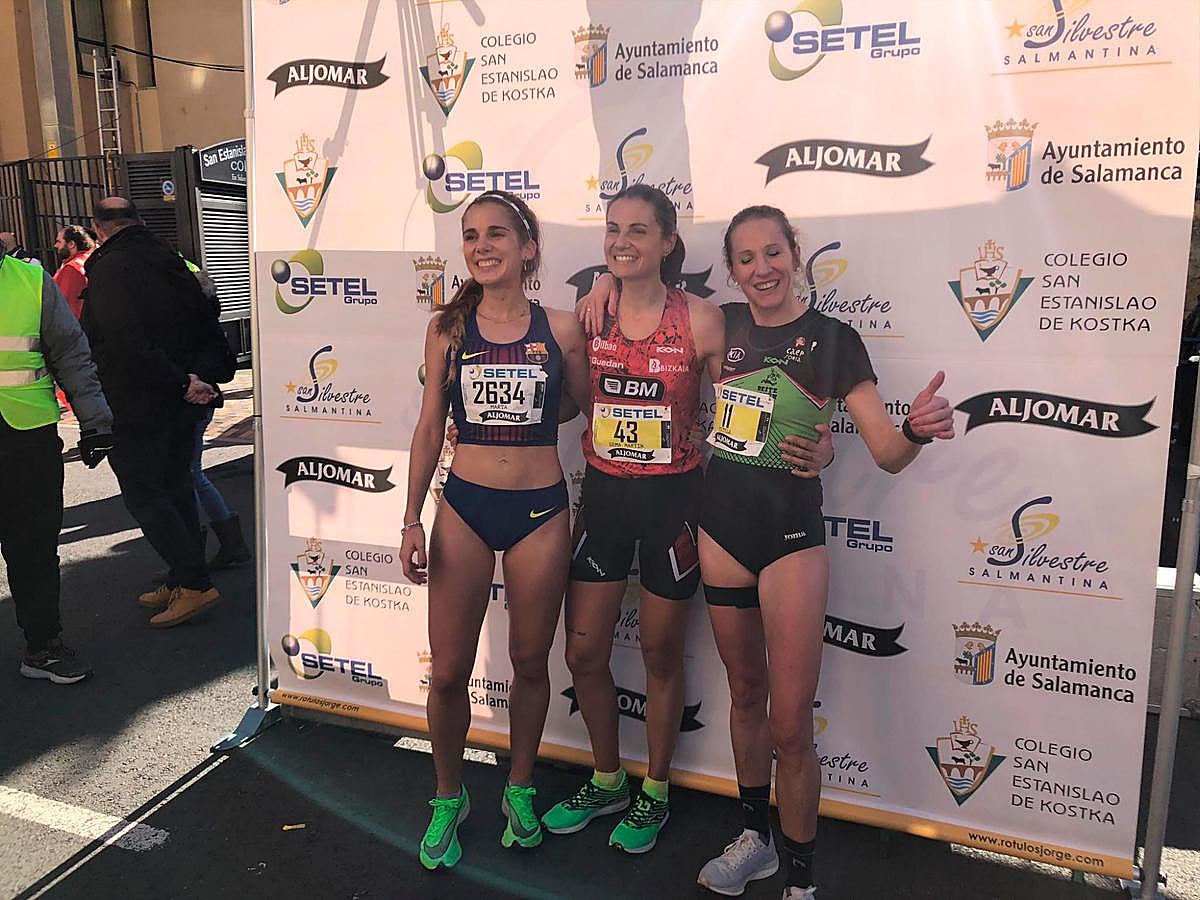 Gema Martín (centro), junto a la segunda y tercera clasificada.