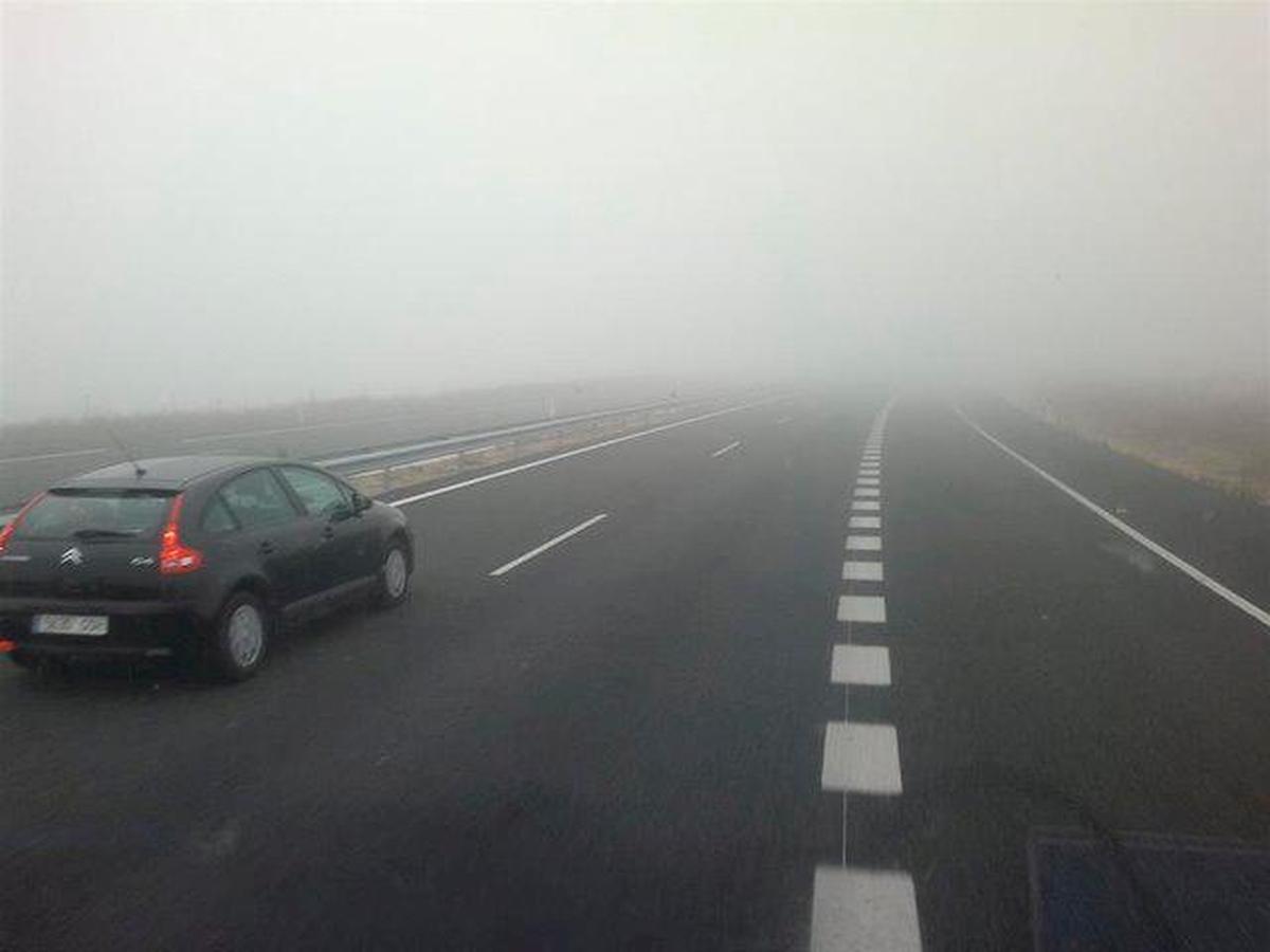 La niebla condiciona la circulación en las carreteras de la Región.