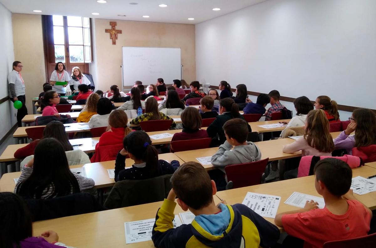 Celebración de las fases previas en la Olimpiada de Religión en un centro de la capital.