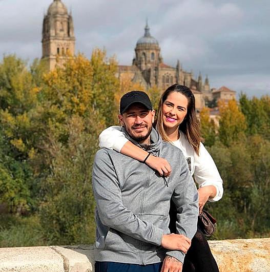 Gladys Castellanos y ‘Chatón’ Enríquez, en el Puente Romano.