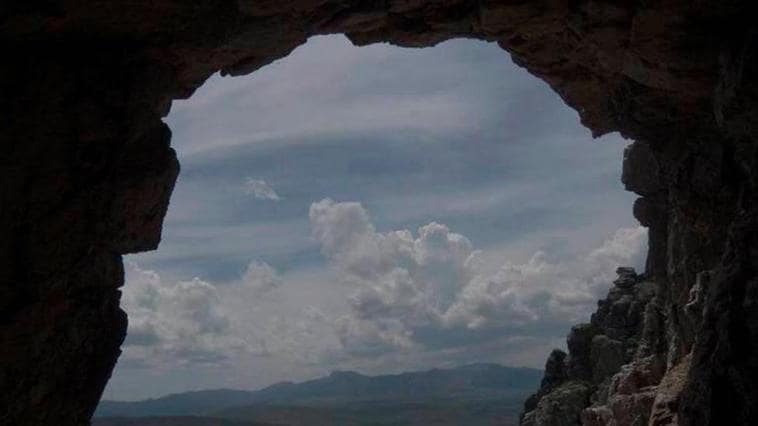 La increíble leyenda de la Cueva de la Mora en Navarredonda de la Rinconada