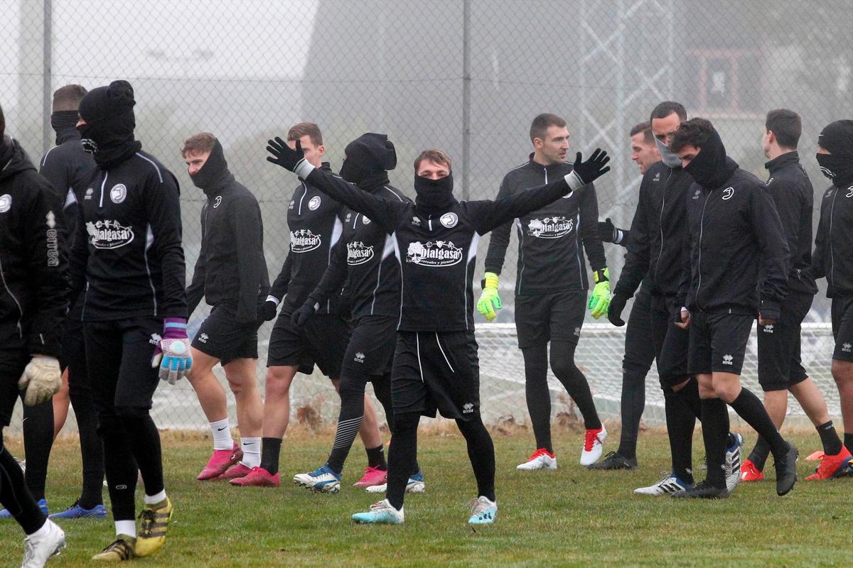 Álvaro Romero, junto a sus compañeros en un entrenamiento.