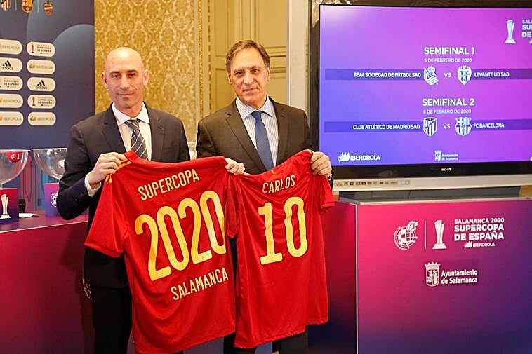 Luis Rubiales y Carlos García Carbayo durante el sorteo de la competición que albergará el estado Helmántico.