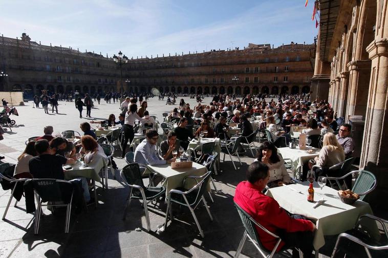 Ambiente en las terrazas de la Plaza Mayor.