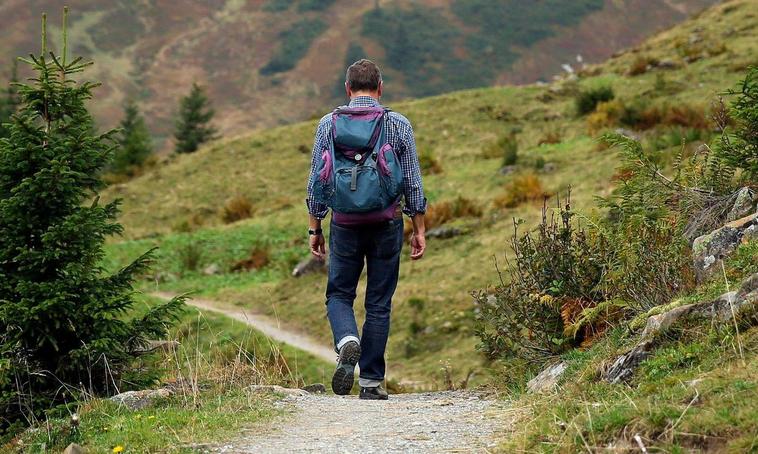 Caminar es una de las actividades que más beneficios tiene sobre la salud.