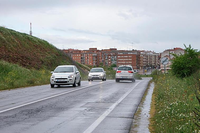 Carretera SA-300 entre Salamanca y Villamayor.