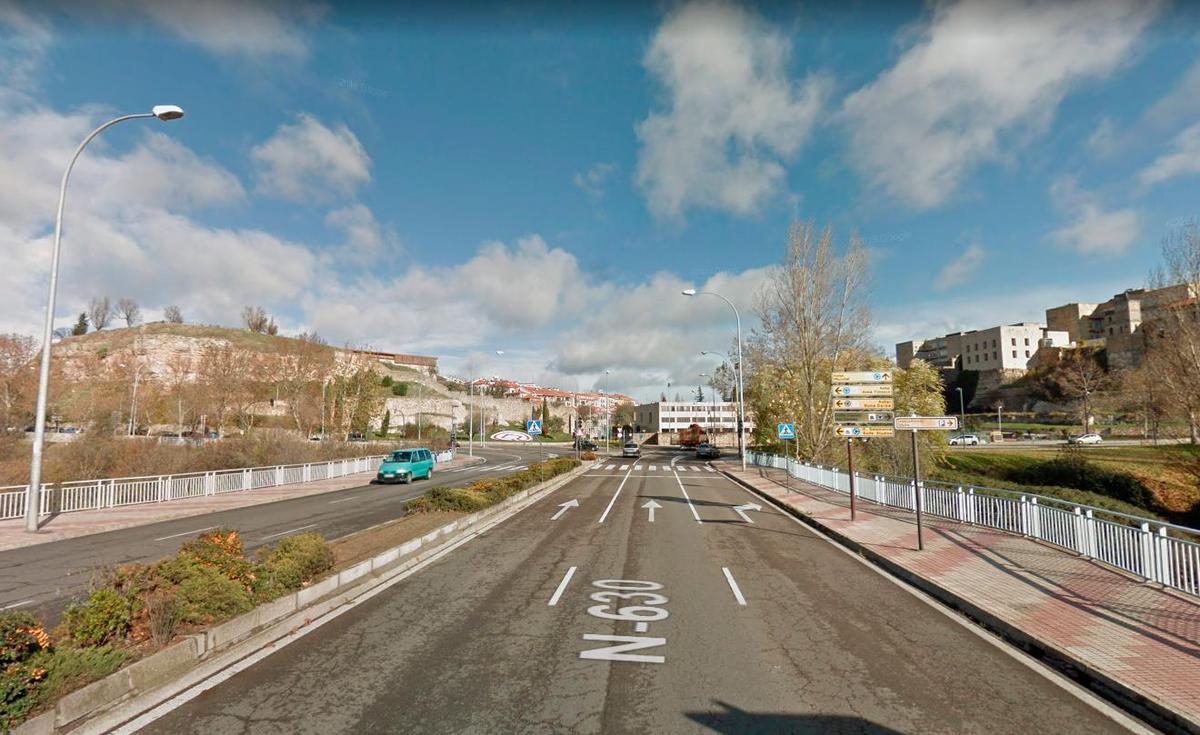 Herida una joven en la colisión de dos coches en el puente de Sánchez Fabrés