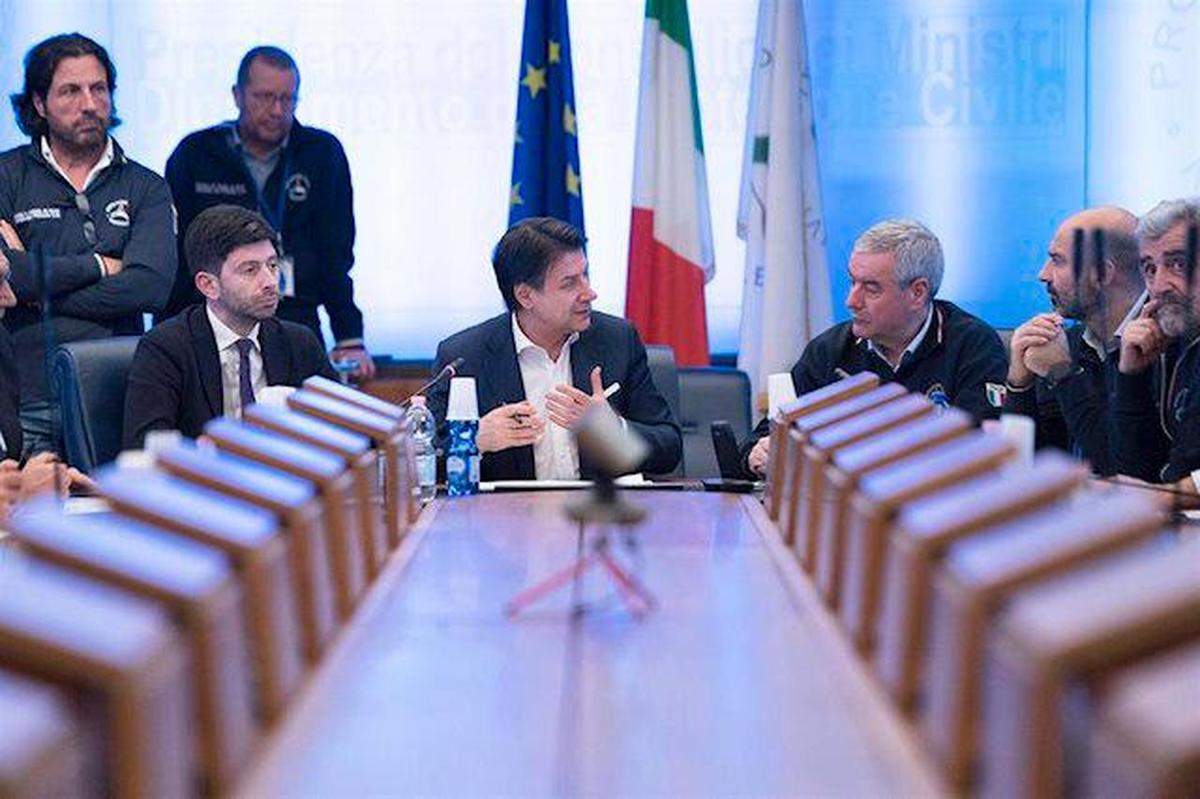 El primer ministro italiano, Giuseppe Conte, y el ministro de Salud, Roberto Speranza