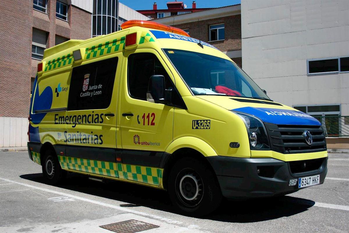 Imagen de una ambulancia de la Junta de Castilla y León