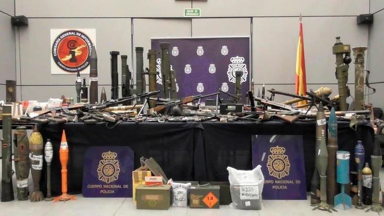 Desmantelan un arsenal de armas de guerra y explosivos en Zamora