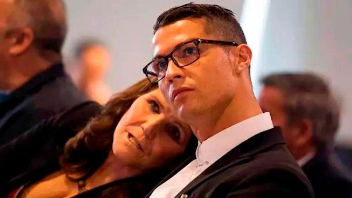 Dolores Aveiro junto a su hijo Cristiano Ronaldo.
