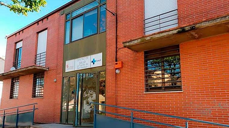 Vista del centro de salud de La Fuente de San Esteban