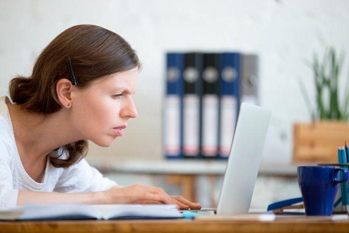 Sigue estos consejos para no dañar tus ojos durante el confinamiento