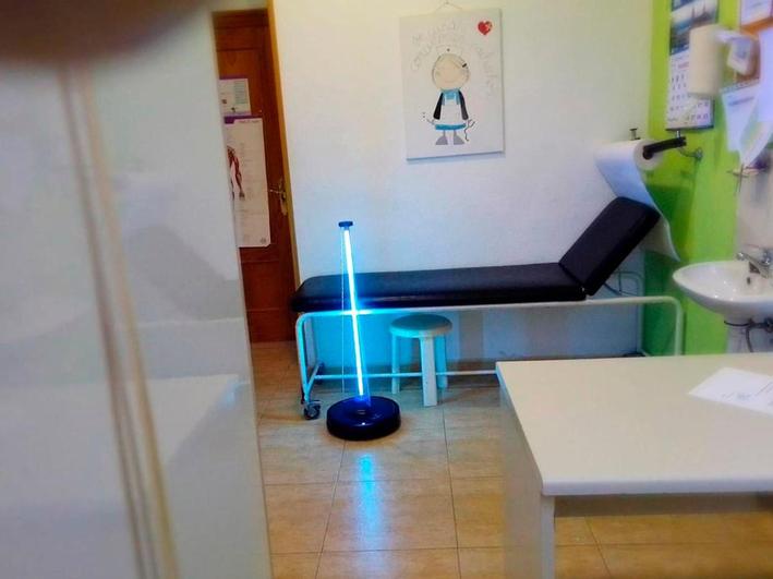 El robot en proceso de trabajo en la residencia de mayores ‘Villa de Ledesma’.