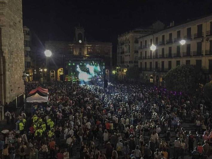 Concierto en la Plaza Mayor en las fiestas del año pasado.