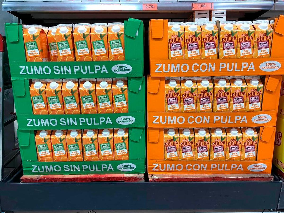 Lineal de zumo de naranja en Mercadona.