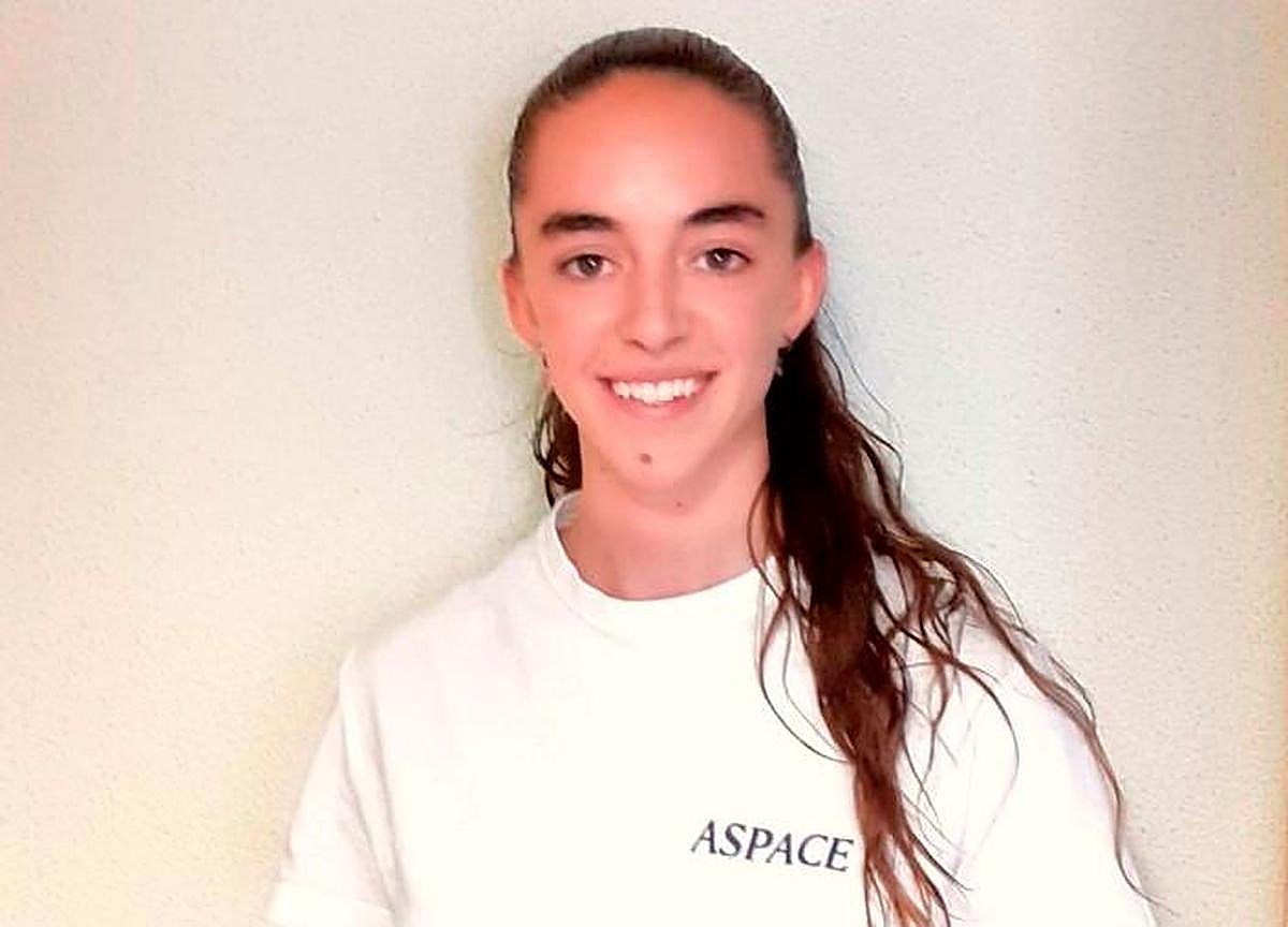 Alba Benito trabaja como auxiliar de enfermería en ASPACE.