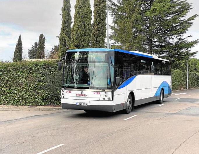 El número de usuarios en el transporte urbano se ha reducido en todas las líneas.