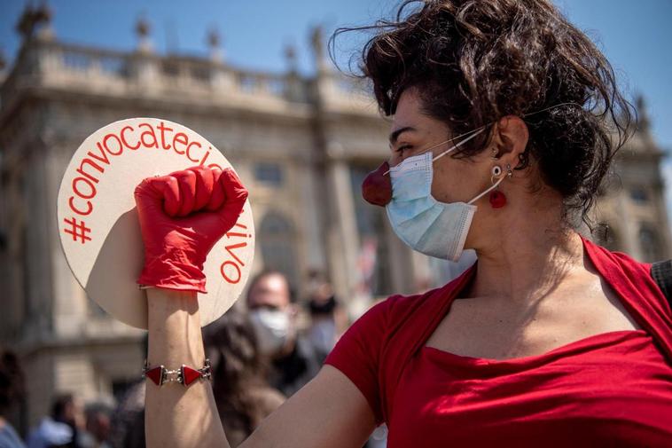 Los artistas italianos protestan en Turín.