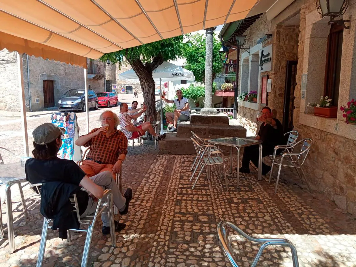 Terraza de uno de los bares de Miranda del Castañar.